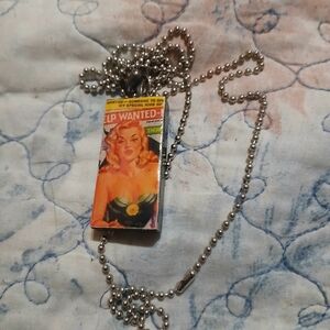 Vintage Covergirl Style Pendant Necklace with Chain